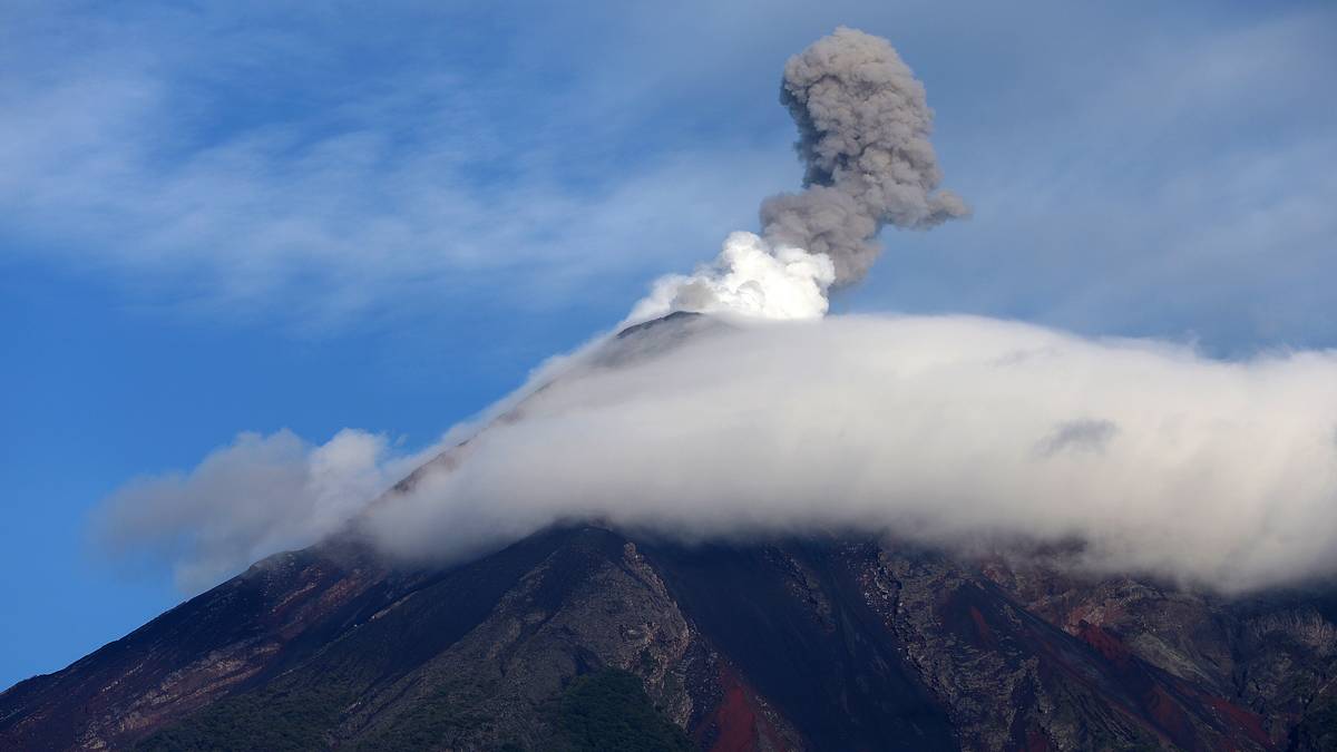 Erupcja wulkanu zagraża miastu. Ewakuowano mieszkańców