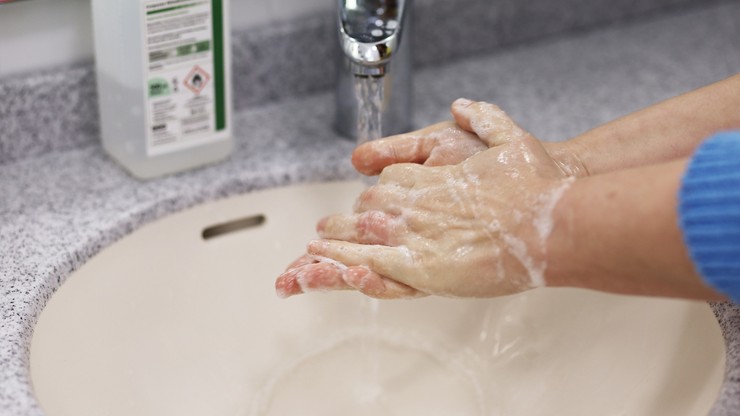 Liczba Polaków myjących ręce wzrosła podczas pandemii