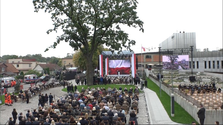 "Polacy są jak trawa, podnoszą się za każdym razem". Prezydent na otwarciu Muzeum Pamięci Sybiru
