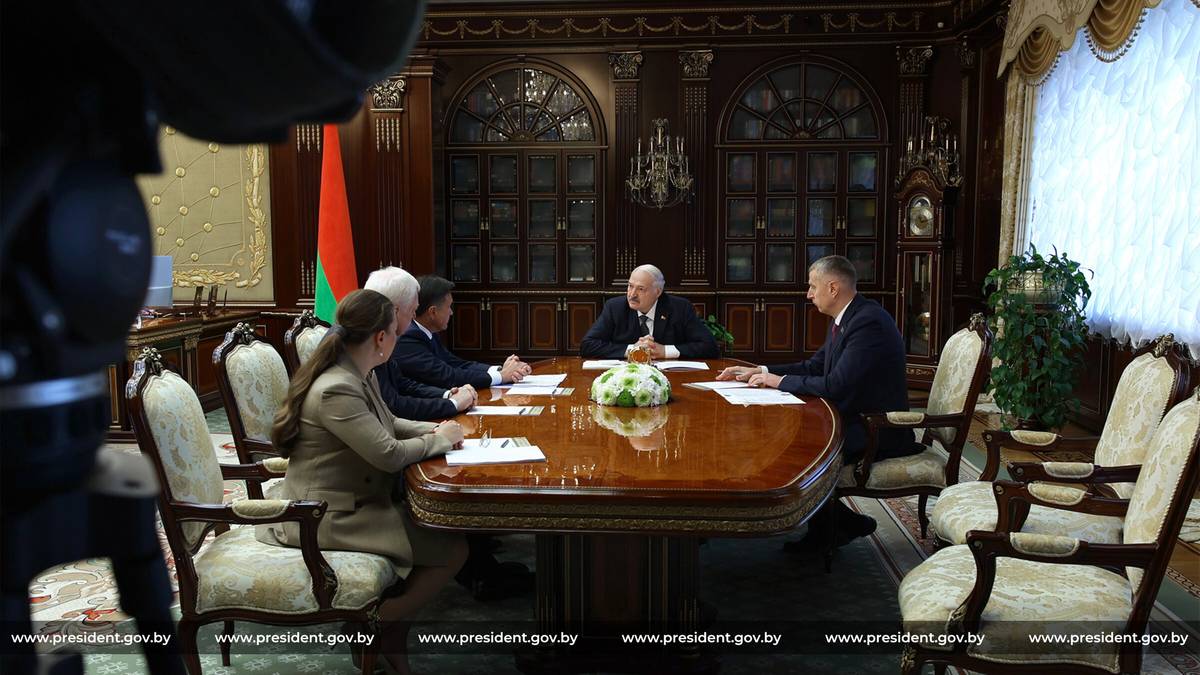Lukashenko claims he met Ukrainian delegation and warned of escalation risk