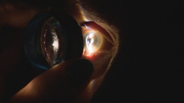 Cząstki silikonu w leku do oczu. GIF wycofał kilka serii z obrotu