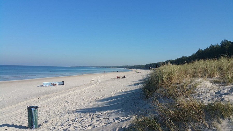 Piękna pogoda na plaży w Kołobrzegu. Fot. Katarzyna Kowalczyk-Garstka.