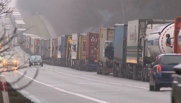 Kolejka tirów na granicy z Ukrainą. Czas oczekiwania w wynosi 37 godzin