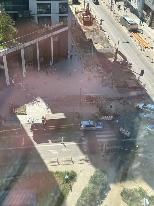 Saperzy zabezpieczają niewybuchy znalezione podczas prac budowalnych na warszawskiej Woli