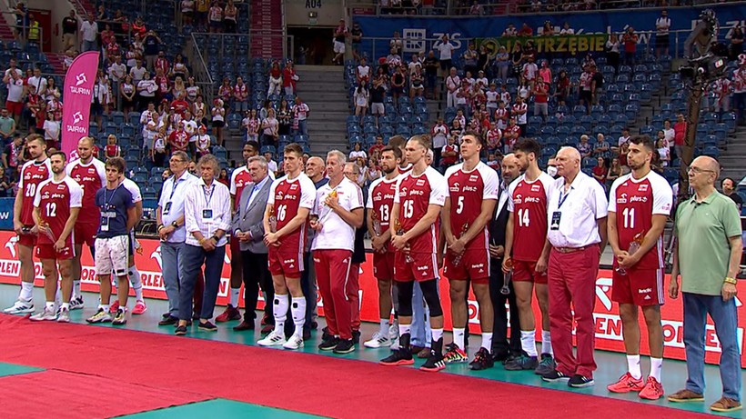 Legendy polskiej siatkówki wsparły olimpijczyków. Biało-Czerwoni otrzymali Płomienie Nadziei (WIDEO)