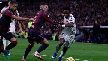 Real wrócił na boisko po kompromitacji. Grał z nożem na gardle 