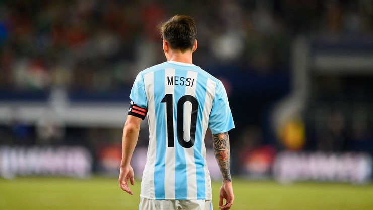 Messi namawiany do zmiany decyzji