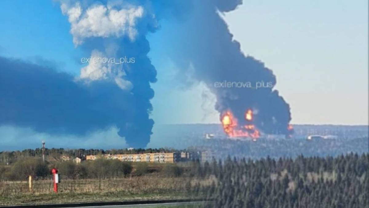 Ukraina wymierzyła cios, alarm w Rosji. Chmura dymu setki kilometrów od granicy