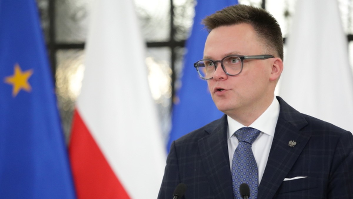 Szymon Hołownia zapowiada zmiany w Sejmie. "Jeszcze tylko brakuje białego dymu"