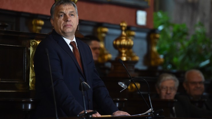 Premier Orban złożył kwiaty przy sarkofagu Lecha i Marii Kaczyńskich