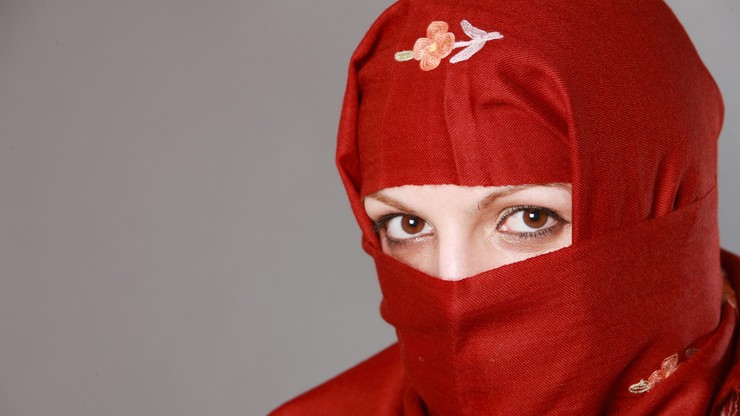 Kanada: premier wyklucza zakaz burkini, policjantki mogą nosić hidżaby