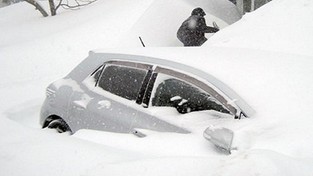 30.12.2022 05:58 Polka zamarzła w samochodzie uwięzionym w zaspie śnieżnej. To dopiero początek dramatu