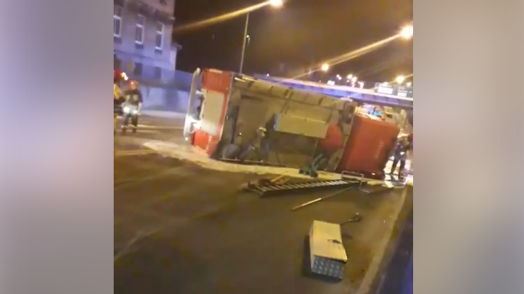 Wypadek wozu strażackiego w Słupsku. Trzy osoby ranne