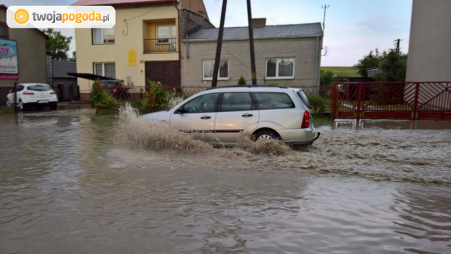 Podtopienia po ulewie w Trębaczewie w woj. łódzkim. Fot. Natalia.
