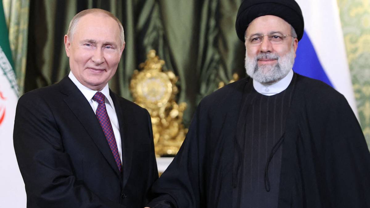 Putin rozmawiał z przywódcą Iranu. Wezwał do "rozsądnej powściągliwości"