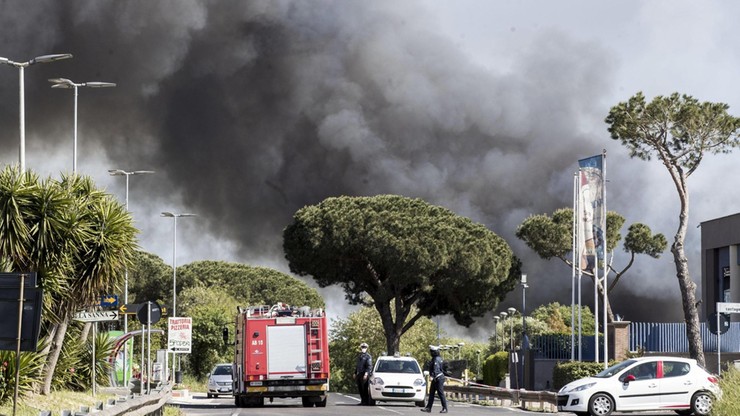 Gigantyczny pożar koło Rzymu. Zalecenie zamknięcia okien w 21 miejscowościach