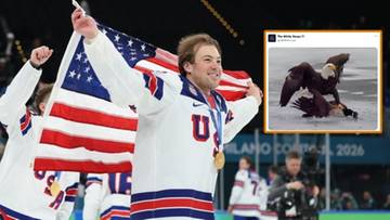 Amerykański hokeista świętuje zwycięstwo na igrzyskach olimpijskich z amerykańską flagą.