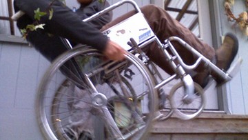 Pielęgniarz na wózku inwalidzkim udaremnił napad na szpital