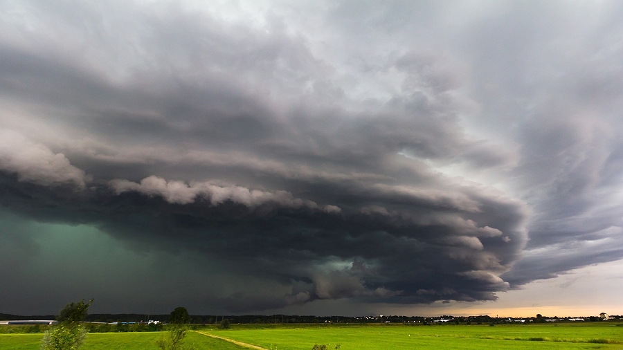 27.05.2019 07:00 Wracają gwałtowne burze z gradem i wichurami. Znów mogą powodować szkody. Które regiony są zagrożone?