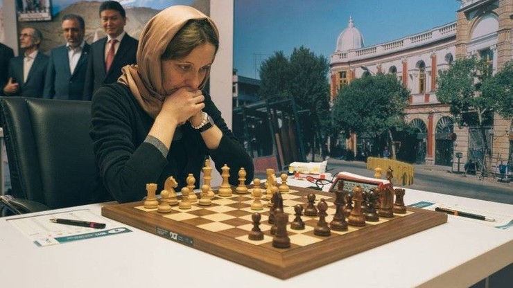 Szachistki na MŚ w Teheranie muszą grać w… hidżabie