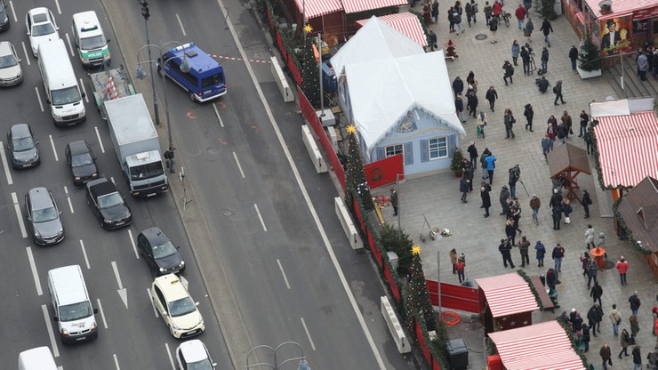 Media: śledczy sądzą, że zamachowiec jest nadal w Berlinie