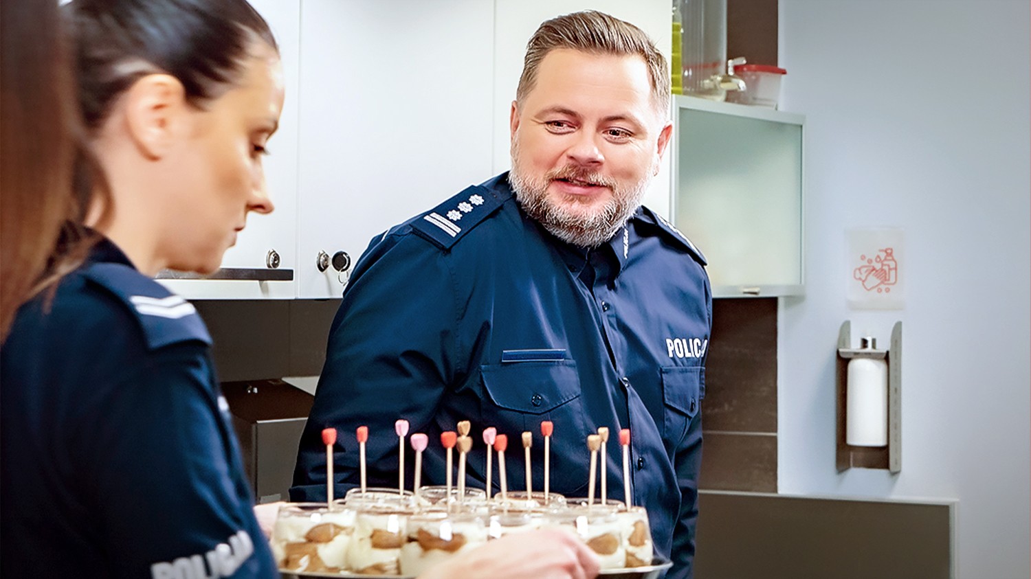 Policjantki i Policjanci: Fani podekscytowani jubileuszem - tv4.pl