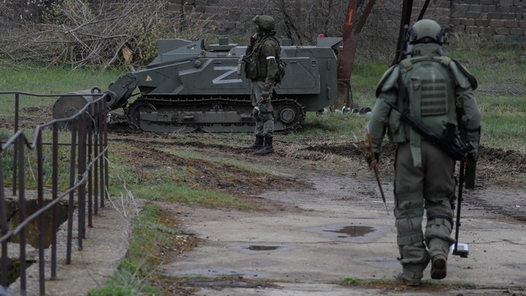 Wojna w Ukrainie. Media: Rosjanie zamalowują literę "Z" na sprzęcie wojskowym, możliwe prowokacje