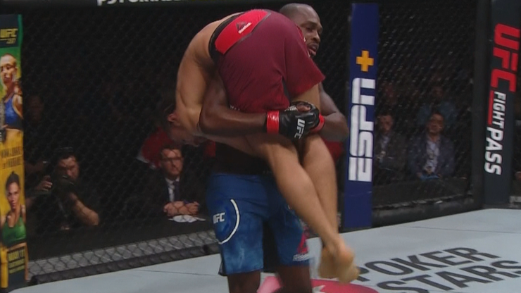 Zawodnik UFC był blisko znokautowania siebie samego. "Przypomniałem sobie..."