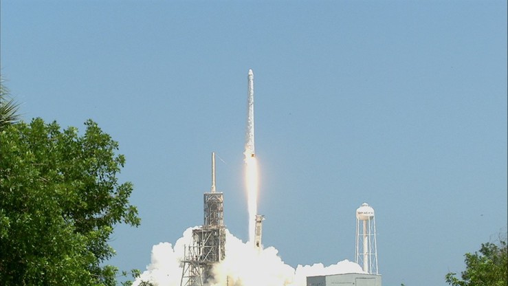 NASA wystrzeliła rakietę z transportem dla astronautów. Dostaną m.in. lody