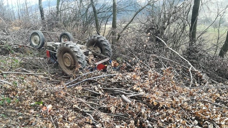 Nie żyje strażak-ochotnik. Przygniótł go ciągnik