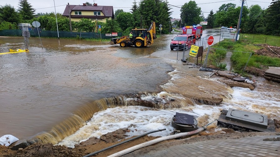 Podtopienia w Otwocku pod Warszawą. Fot. Facebook / OSP Otwock-Wólka Mlądzka.