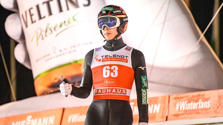 Puchar Świata: Ryoyu Kobayashi znokautował rywali! Stoch znowu wskoczył na podium (WIDEO)