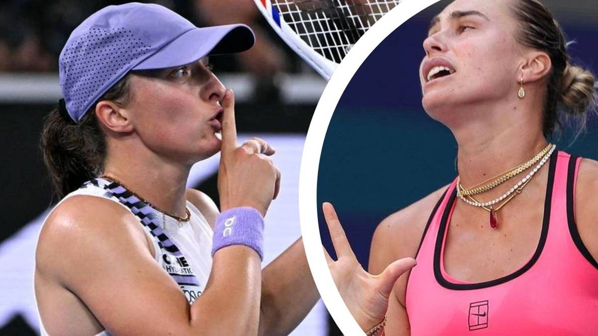 Iga Świątek z palcem na ustach, obok Aryna Sabalenka w r&oacute;żowym stroju.