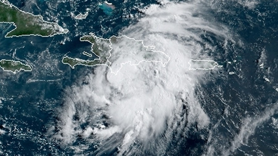 Zdjęcie satelitarne cyklonu Grace zbliżającego się do Haiti. Fot. NASA.