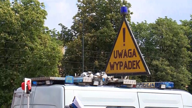 Czołowe zderzenie na wiadukcie w centrum Gdańska. Kobieta jechała pod prąd [WIDEO]