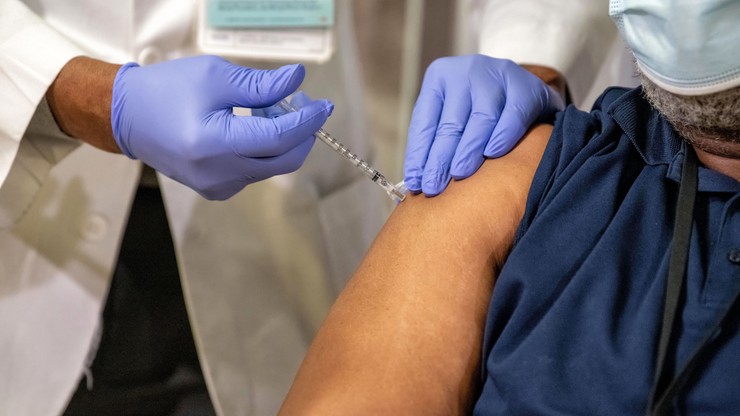 Naukowcy: 20 proc. ludzi na świecie może nie otrzymać szczepionki do 2022 roku