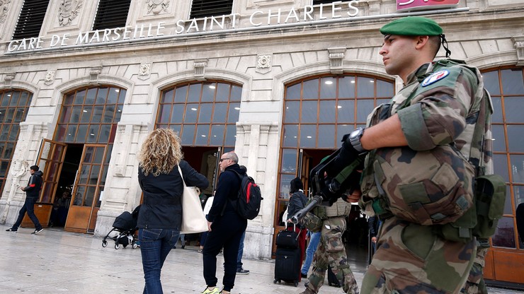 Zatrzymano cztery osoby w związku z atakiem nożownika z Marsylii