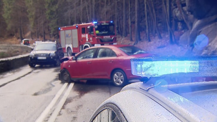Zderzenia trzech aut w Szklarskiej Porębie i Rudzińcu. Są ranni [WIDEO]