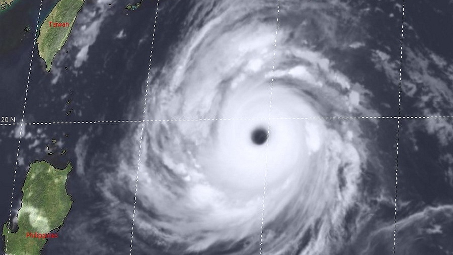 Zdjęcie satelitarne tajfunu Trami. Fot. JTWC / SATOPS.