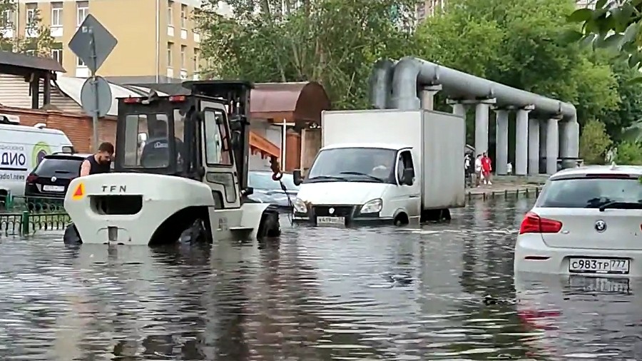 Powódź na ulicach Moskwy. Fot. YouTube.