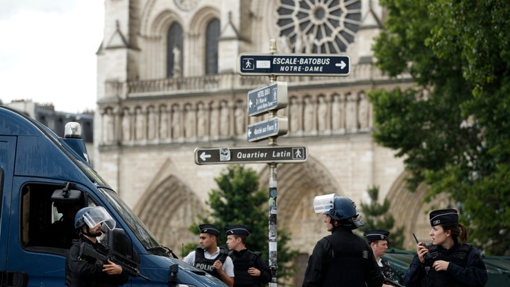 Francuskie media: zamachowiec sprzed Notre Dame przyrzekł wierność IS