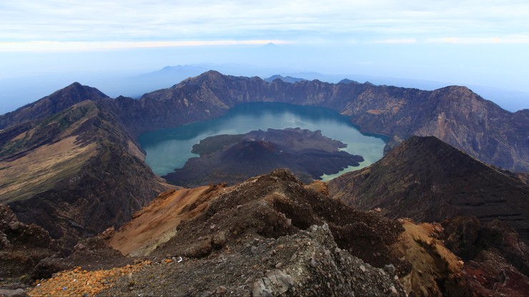 Trzęsienie ziemi w Indonezji. Wspinacze uwięzieni na szczycie wulkanu Rinjani