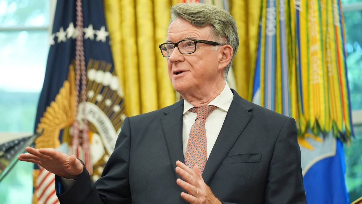 Brytyjski ambasador w USA zdymisjonowany. Wyciekły jego maile z przestępcą
