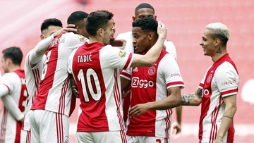 Ajax Amstedam przypieczętował mistrzostwo. Kibice świętowali przed stadionem (ZDJĘCIA)