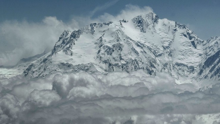 Himalaiści utknęli pod szczytem. Trwa akcja ratunkowa