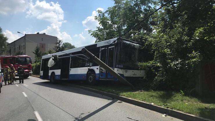 Wypadek autobusu w Katowicach. Kierowca prawdopodobnie zasłabł