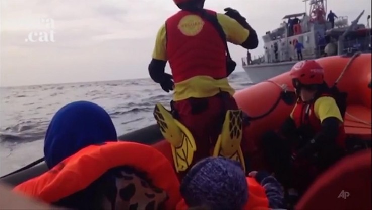 Hiszpańska straż przybrzeżna wyłowiła ciała czterech migrantów. Uratowano jedną osobę