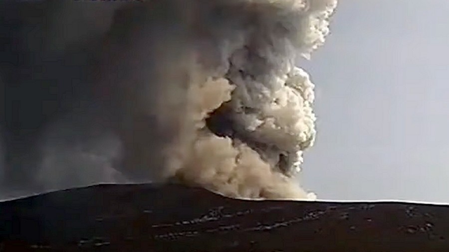 Erupcja wulkanu Anak Krakatau na Indonezji. Fot. PVMBG.
