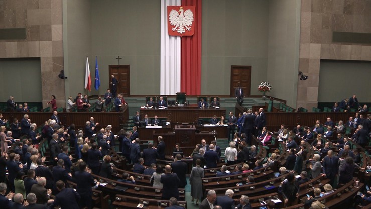 Sondaż dla "Do Rzeczy": w wyborach do Sejmu 42,6 proc. dla PiS; 26,7 proc. dla PO