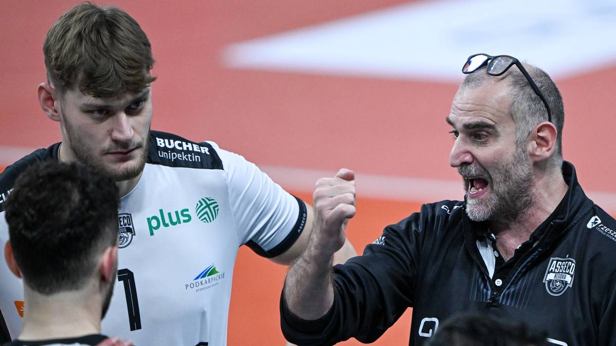 Siatkarze i trener Asseco Resovii Rzeszów podczas meczu